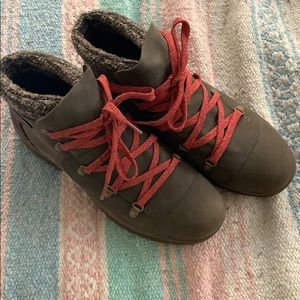 NWOT Merrell Women’s Low Hikers - size 8